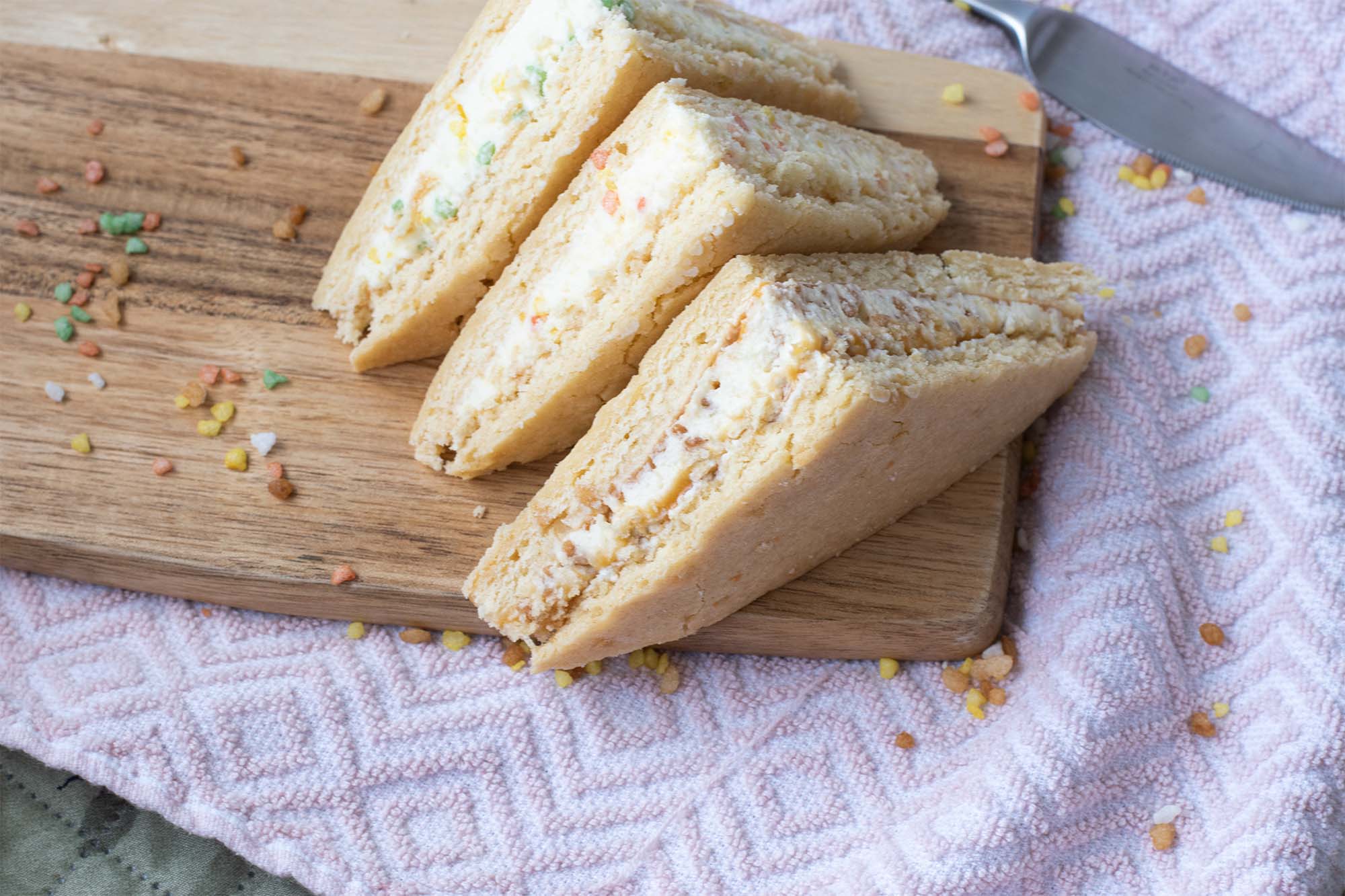 Cake Sandwiches with a crunch!